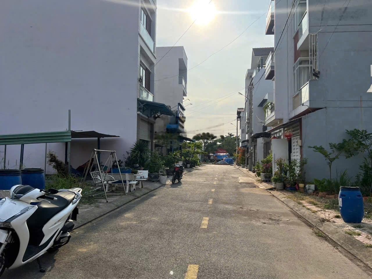 Rẻ nhất trung tâm quận 9 (cũ) - bán gấp đất HXH ngay ngã 3 Mỹ Thành. 4.1 x 13 = 53m2. Chỉ 4.5 tỷ