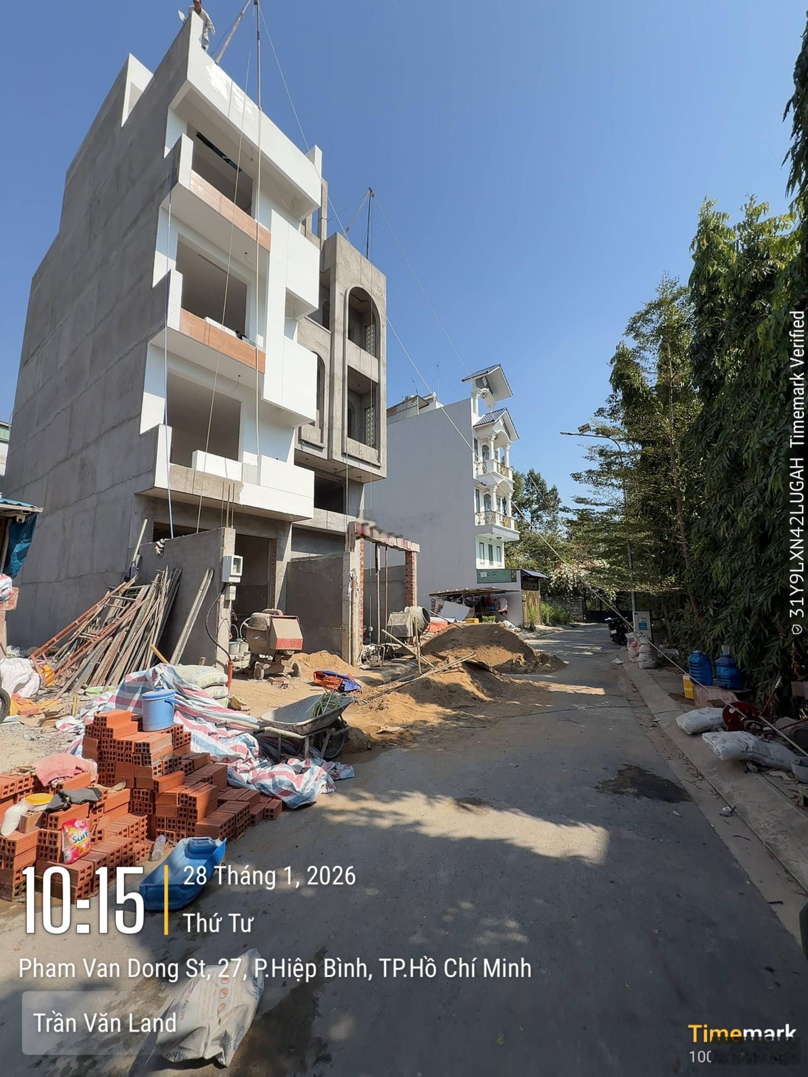 Nhà 5 Tầng 250m2 sàn sd Full nội thất cao cấp, ngay ngã tư Tô Ngọc Vân, chợ Thủ đức.