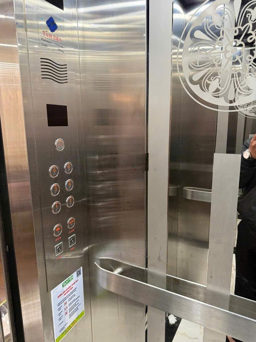 Nhà phân lô đường Đức Diễn - ôtô ngủ trong nhà - 7 tầng thang máy - 52 m2 - giá 21.6 tỷ