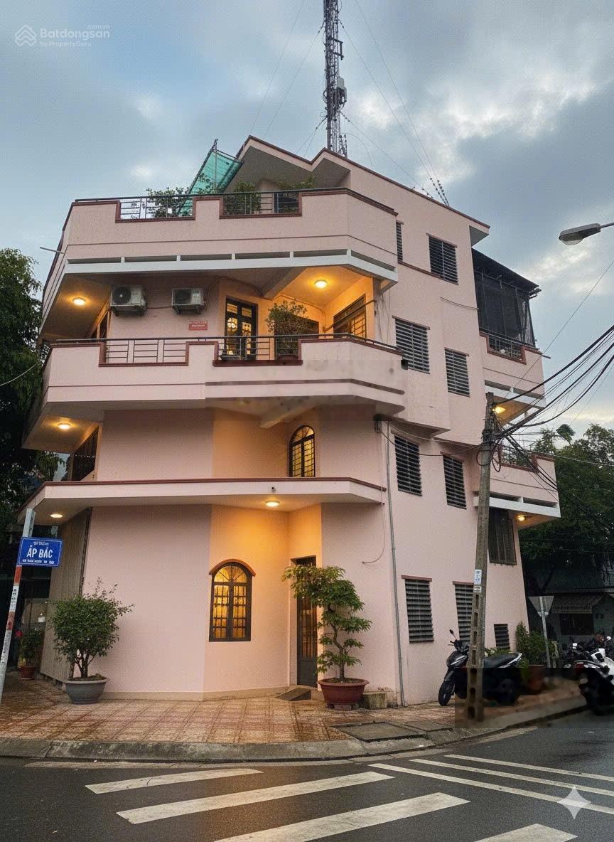 Hạ giá 2 tỷ căn góc 3 mặt tiền đường tô hiệu quá đẹp