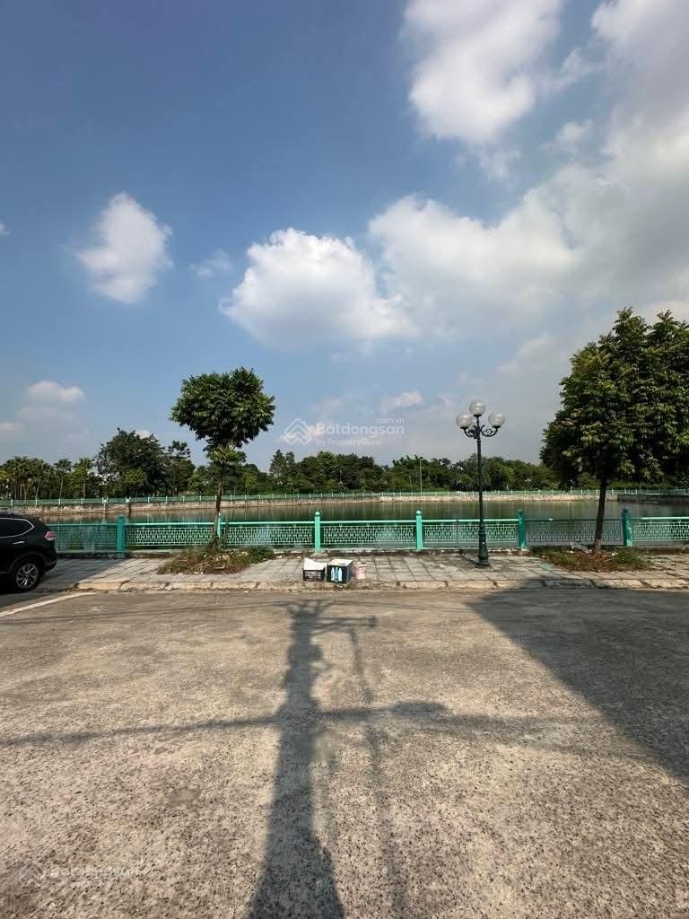 Bán rẻ 120m2 đất MT 5,8m view hồ, mặt phố 5 ô tô tránh, kinh doanh, Bắc Từ Liêm
