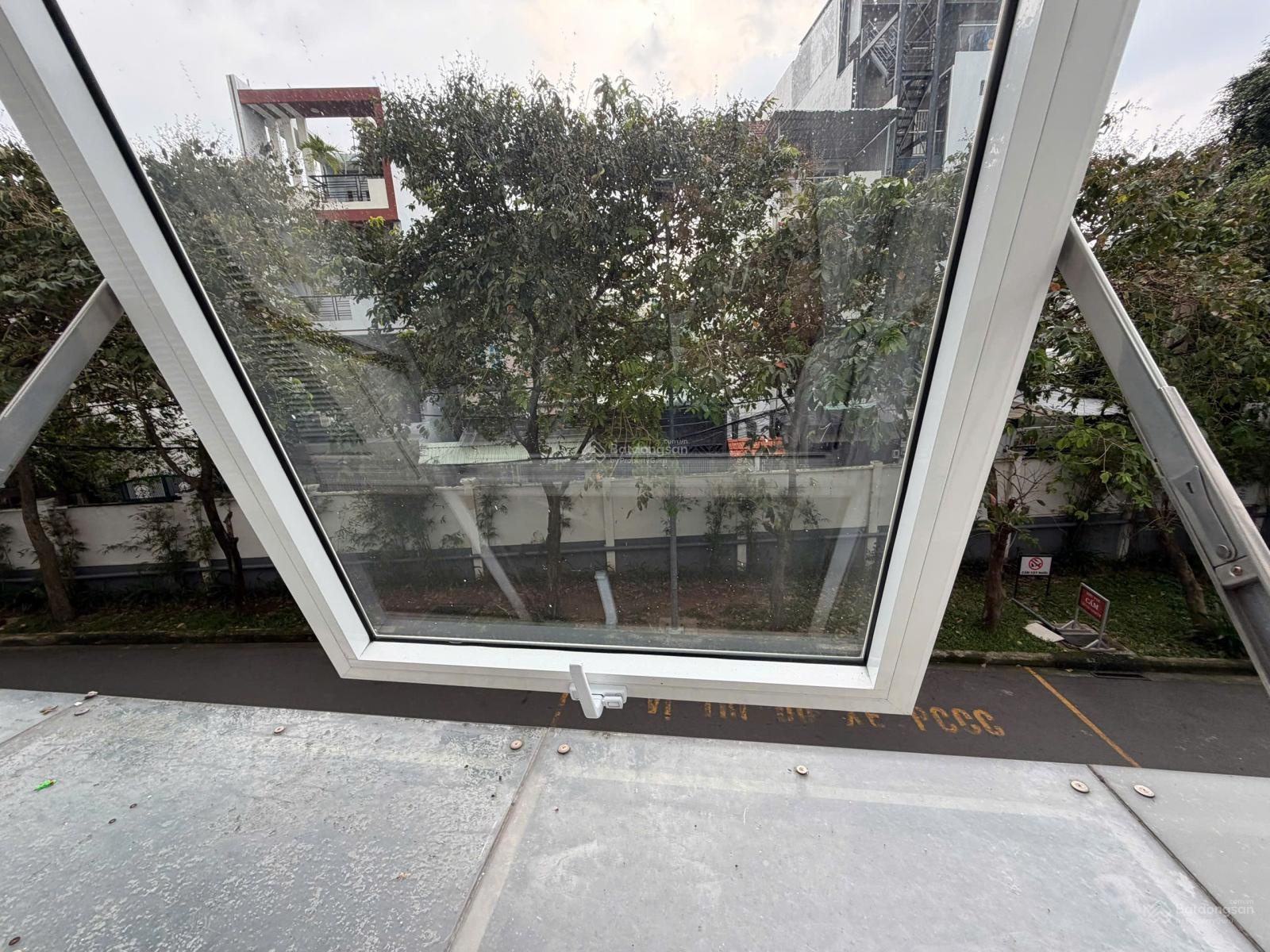 Bán căn góc shophouse melody 240m² ở + kinh doanh giá tốt hơn căn hộ 3pn