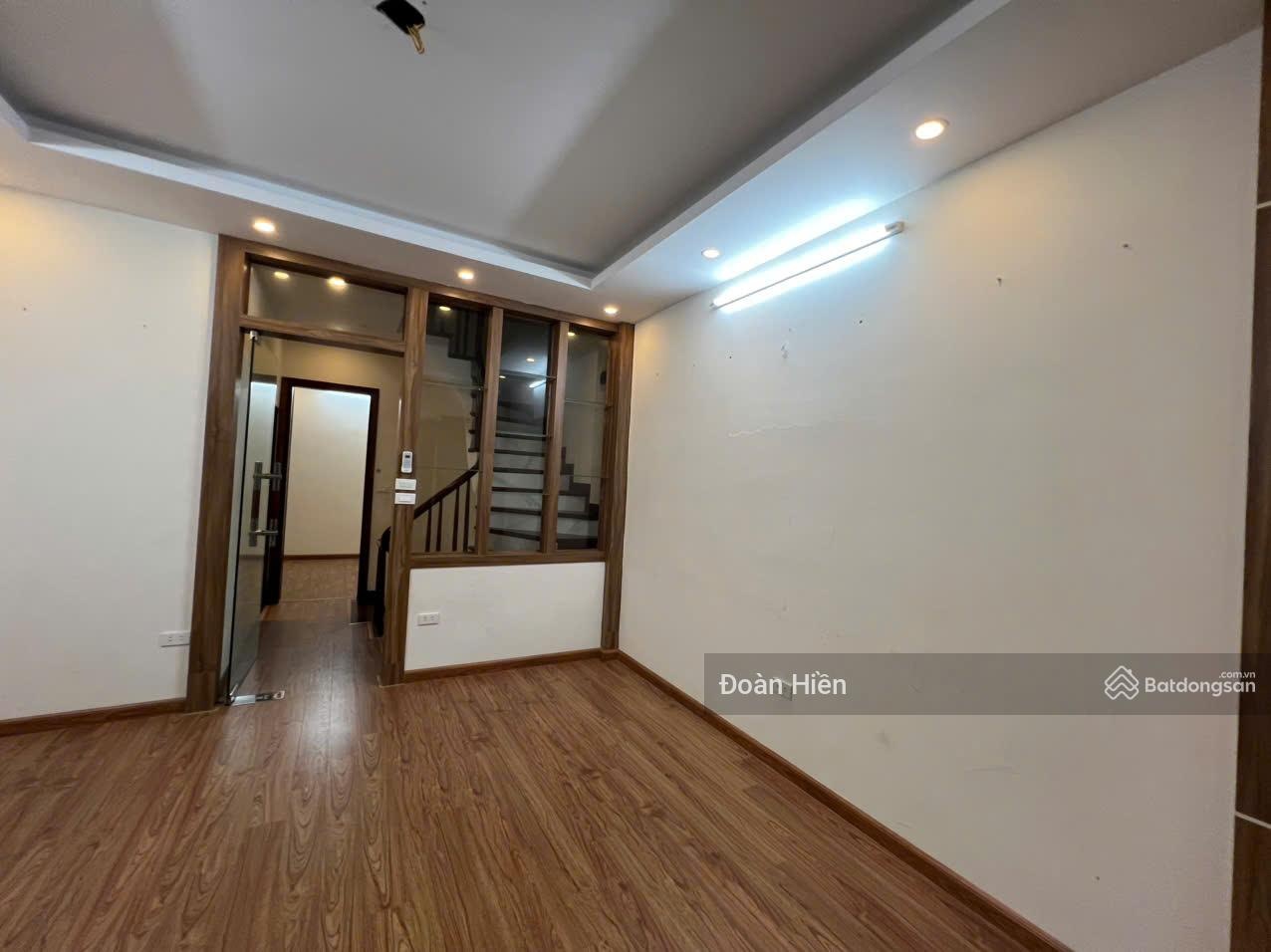 Còn 1 căn này thôi, Nguyễn Văn Huyên, 30m ra ô tô ngõ thông, nhà mới, sân vườn thoáng sáng, 39m2*6T