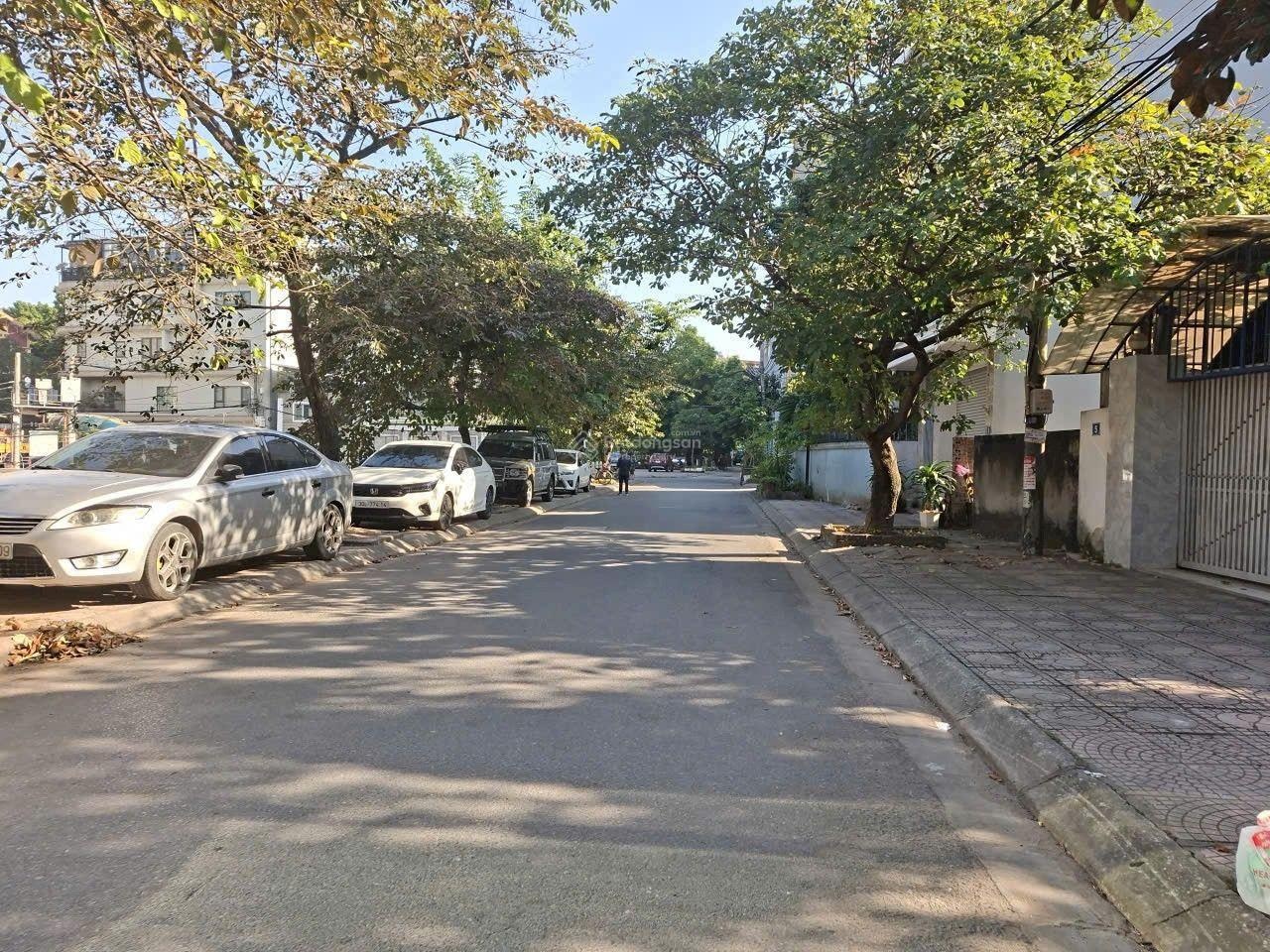 Bán đất ngọc thụy,75m_mt5.7m,ô tô vào đất,hai thoáng ,14xty