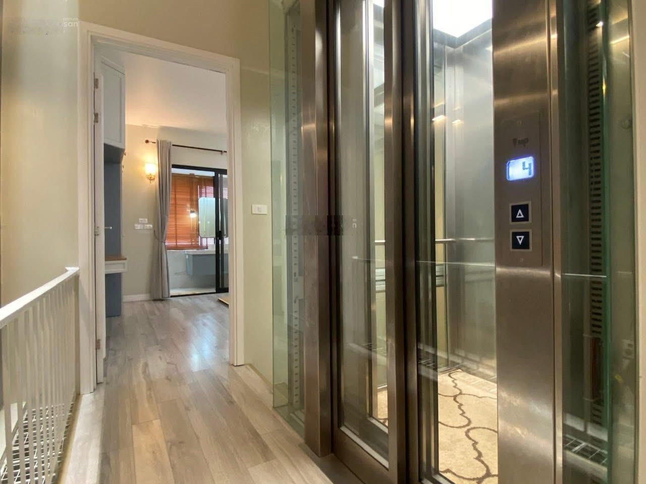 Bán nhà Đào Tấn Liễu Giai 70m2, 5 tầng, thang máy nhập khẩu, nội thất xịn xò,MTx 4m, giá 20,5 tỷ TL