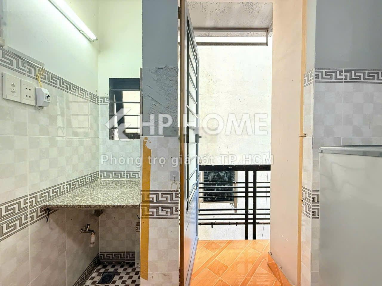 Cho thuê phòng trọ tại Sư Vạn Hạnh, 4,5 triệu, 18m2, 1PN, 1WC, mặt tiền 4m