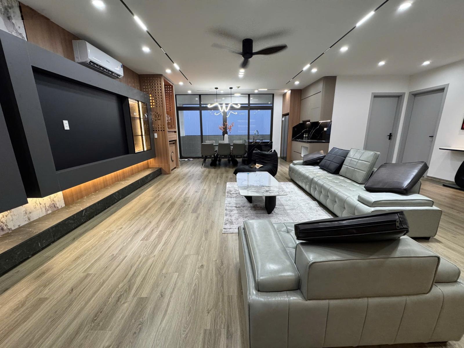 Bán căn Góc 139.5m2 nhà đẹp phun nội thất chung cư Thủy Lợi Tower