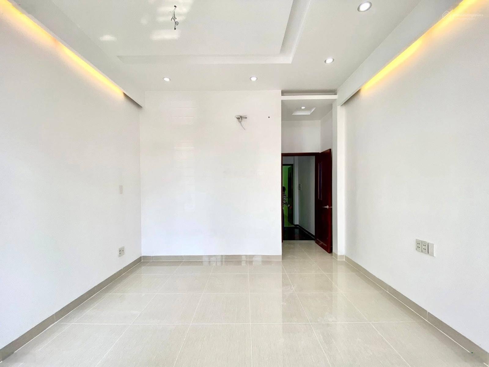 Nhà Bè, Nhà mới cứng 4.7*14m 4pn, ô tô đỗ cửa chỉ 5tỷ5, SHR, hoàn công,full nội thất dọn vào ở ngay