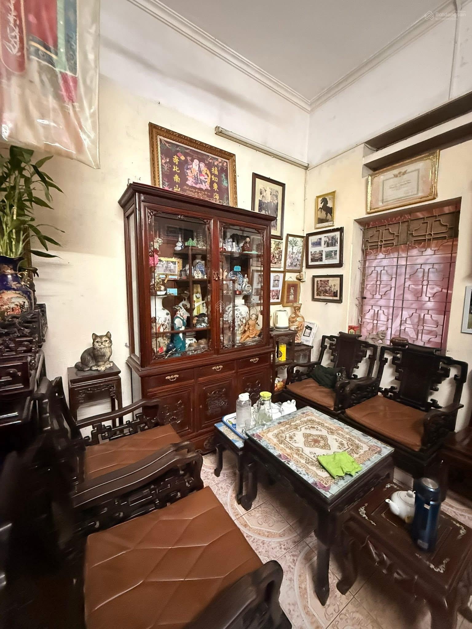 Mặt Phố Cổ Hàng Đường. Dt 150m. Mt 3,5m. Nhà 5 Tầng. Sổ sang tên luôn. Giá 115 Tỷ ( Chuẩn TT )