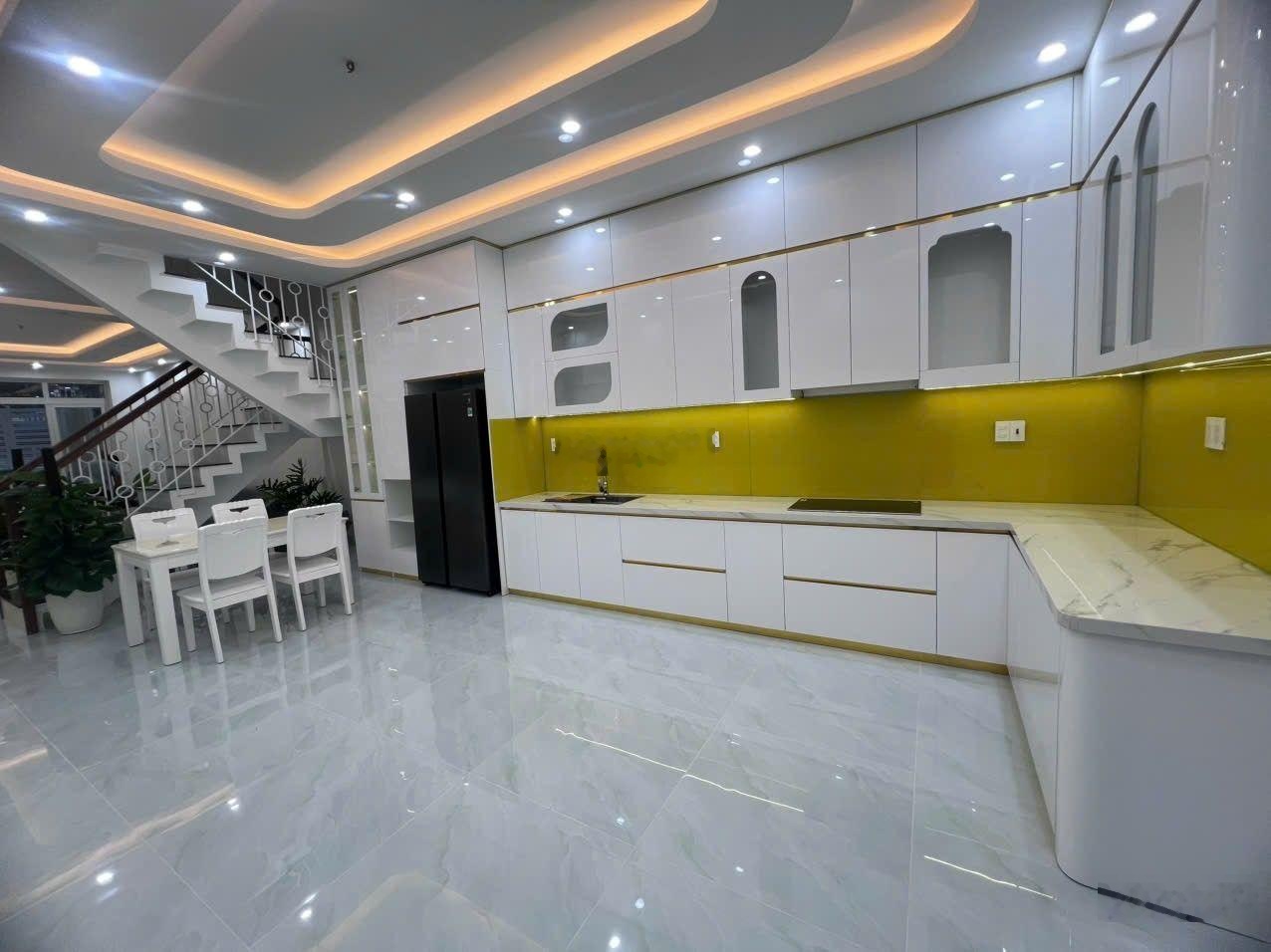 Bán nhà 1tr 2 làu mặt tiền đường nguyễn thiện Thuật phường Thắng nhất vũng tàu