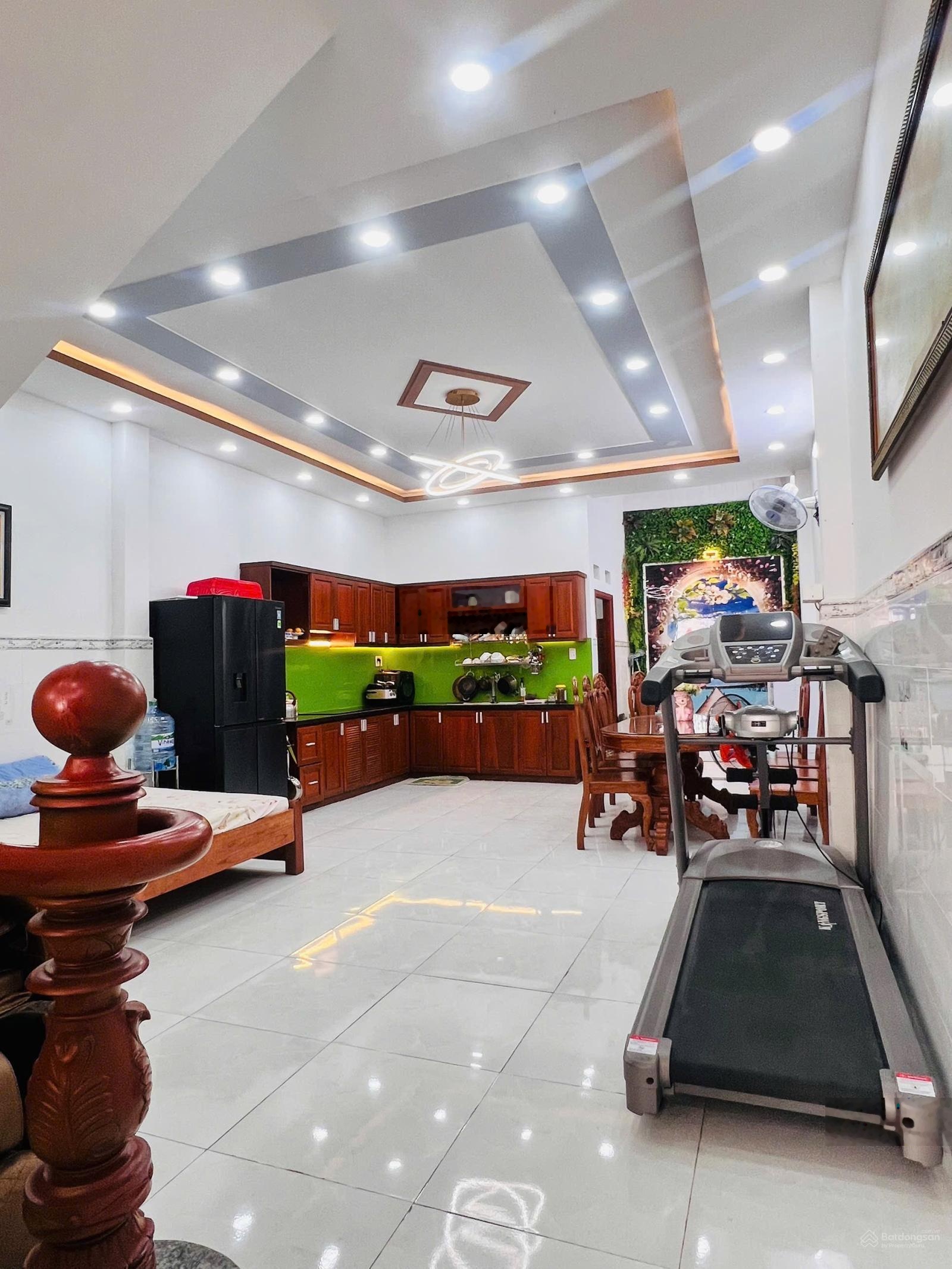 Chỉ ~ 90tr/m2 tặng căn nhà 3 tầng, hẻm 5m, 5x18m, Phan Huy Ích, Gò Vấp, sổ đẹp, pháp lý chuẩn