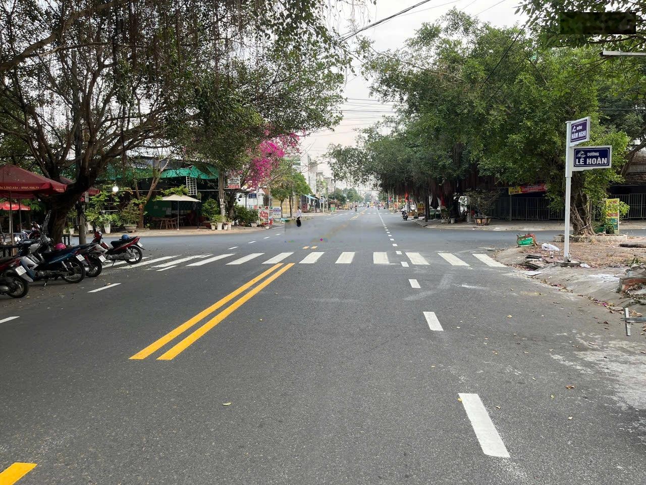 Nhà 15x21 (1 lầu đúc) đang kinh doanh quán Cà Phê tại Hàm Nghi, Bình Đức, Long Xuyên, 20 tỷ