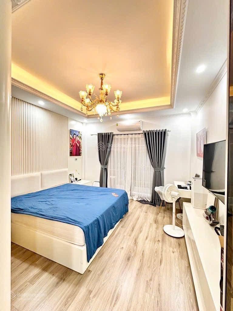 8,6 tỷ - 15m ra ô tô, DT 40m2 *6T thang máy, MT 5,5m, ba gác phi thông vòng quanh