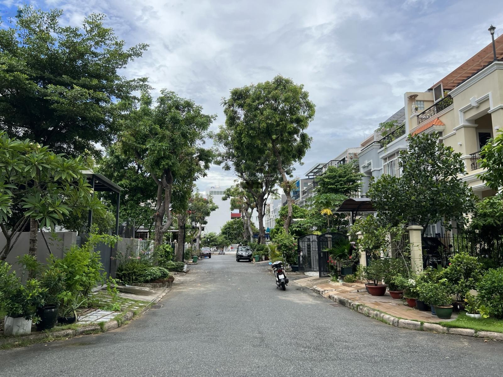 Bán nhà biệt thự đơn lập Nam Thông 1 ,p.Tân phú,phú mỹ hưng,quận 7, giá :54 tỷ,sổ hồng0903775178