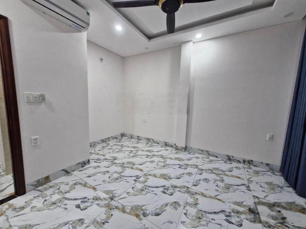 Nhà 3 tầng full nội thất ở ngay đường xe tải cạnh vinhomes q9 giá chỉ nhỉnh 5tỷ