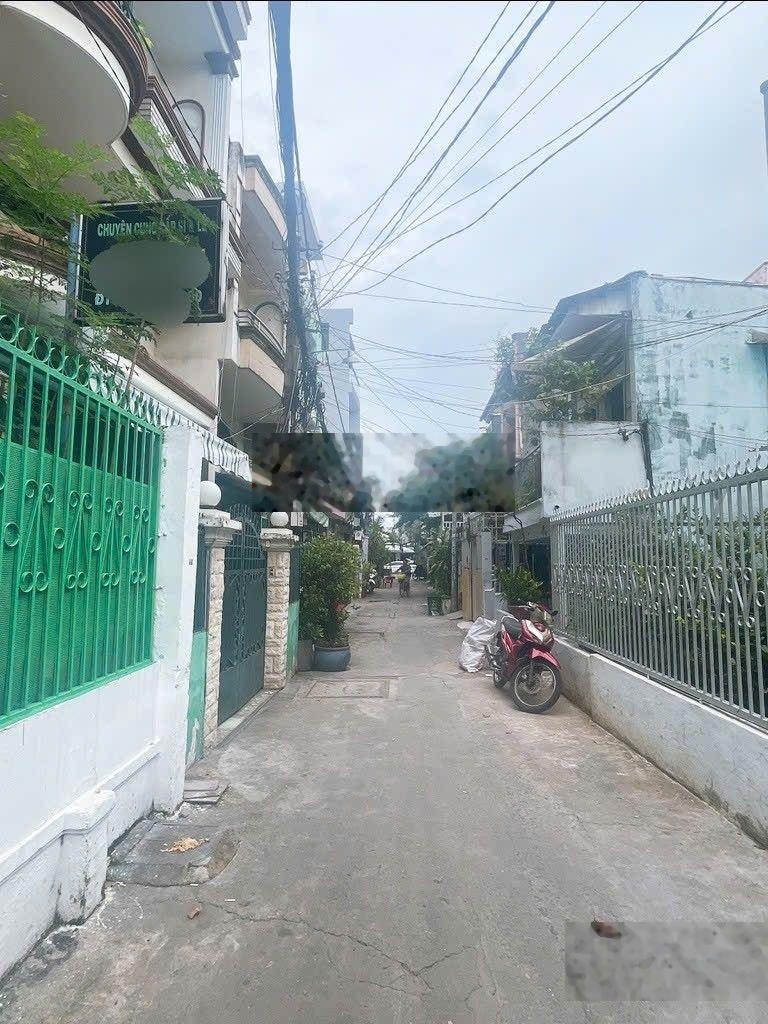 Diện tích khủng - 2 tầng - cách đường lớn chỉ 100m giá 67 triệu /m2