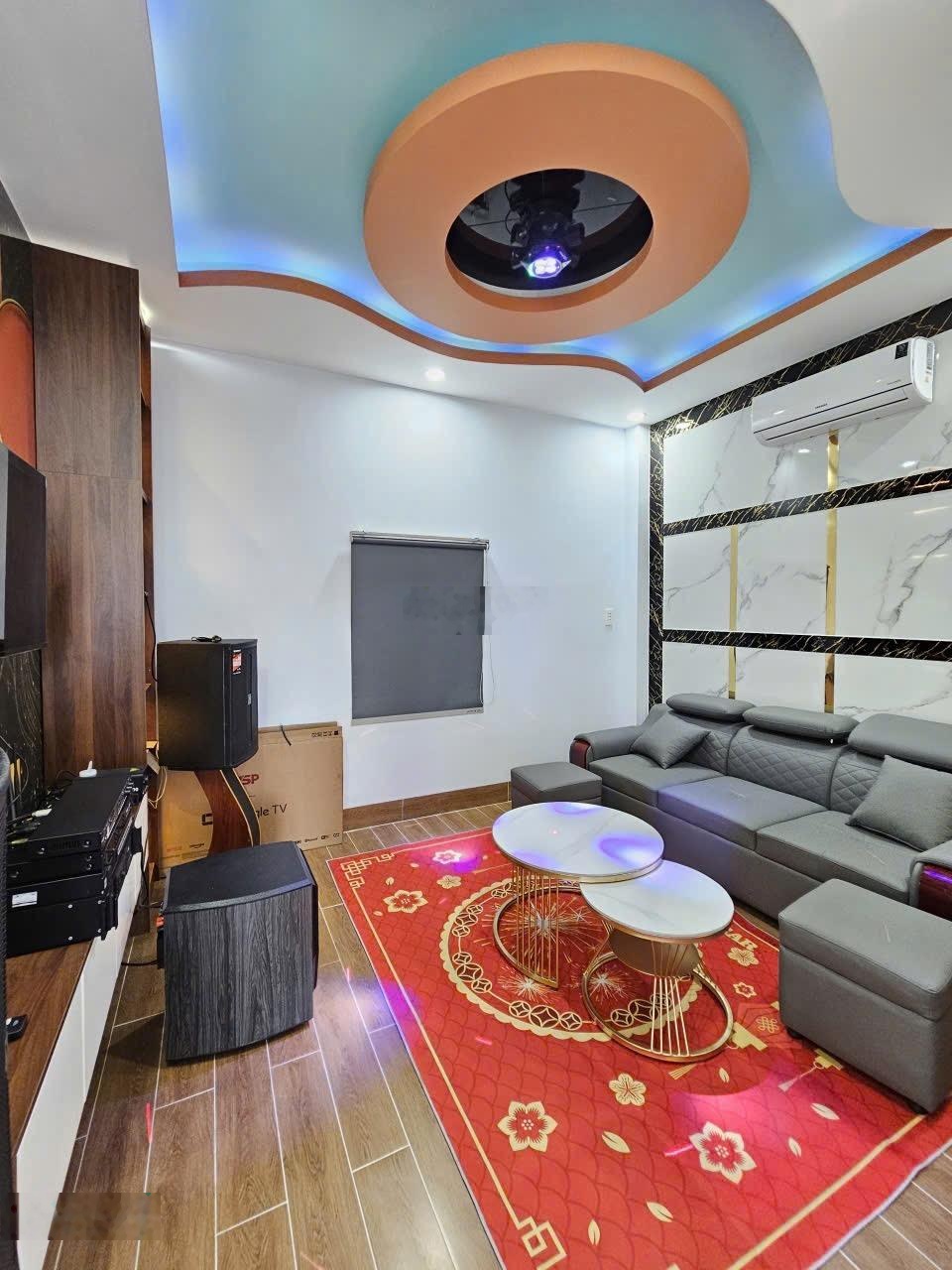 6.15 tỷ / Bán nhà 1 trệt 3 lầu cách đường Tỉnh Lộ 43 p.Bình Chiểu Tp.Thủ Đức. Gần chợ Đầu Mối