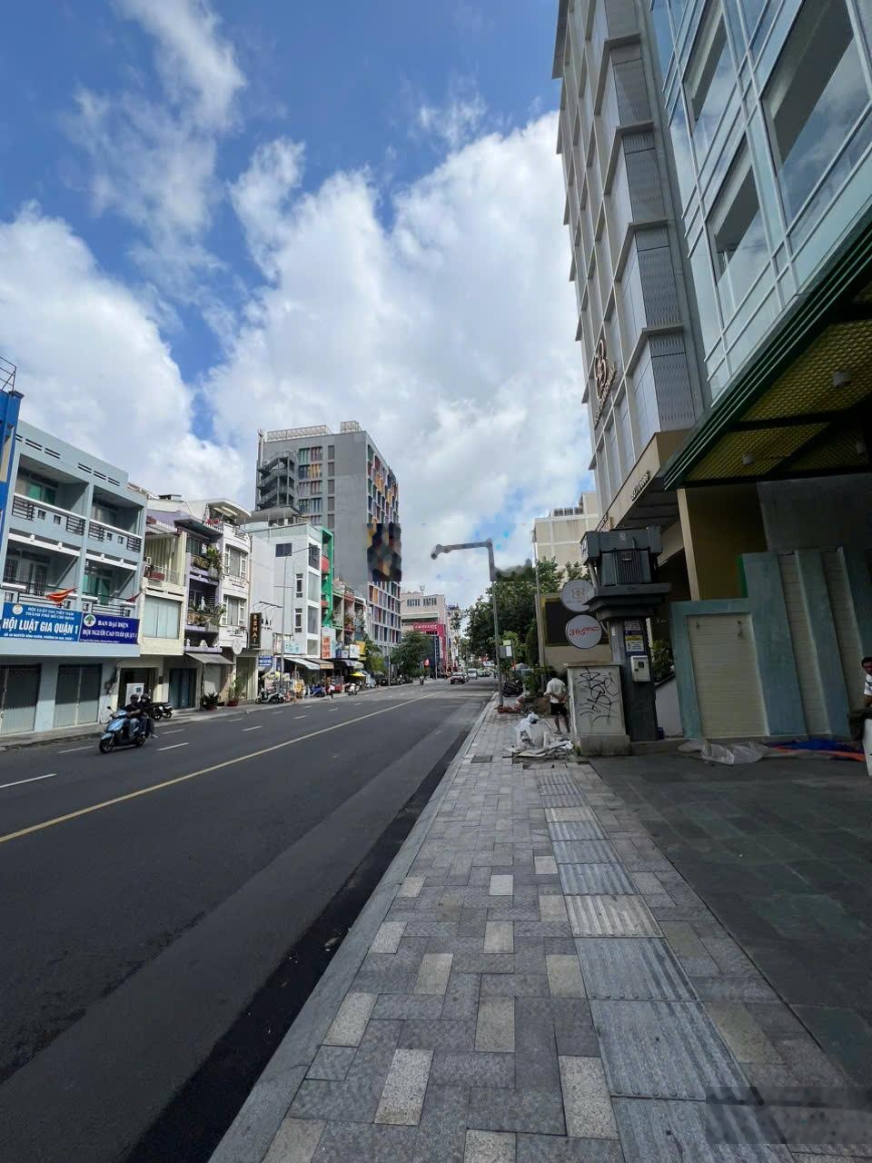 Bán Tòa Nhà Mặt Tiền Nguyễn Bỉnh Khiêm, Quận 1, DT 12m x 28m _ Giá 400 Tỷ