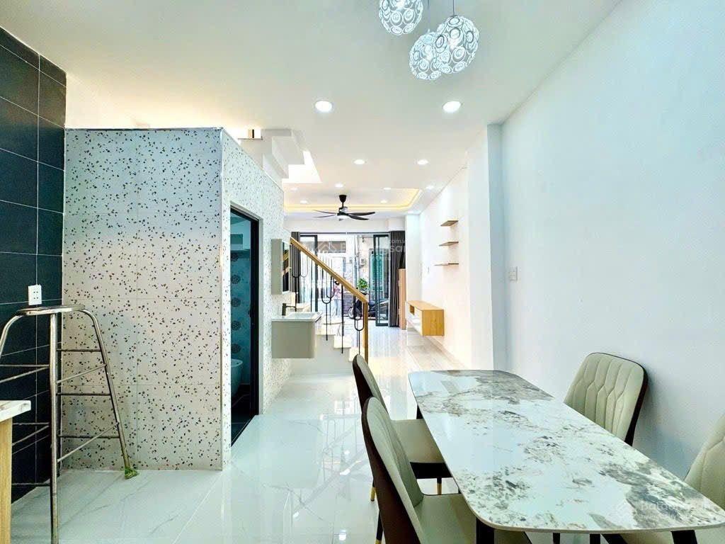 (còn hạ giá) 40m2 - 5 tỷ - hẻm thông ô tô - 2 tầng - đầy đủ nội thất an ninh