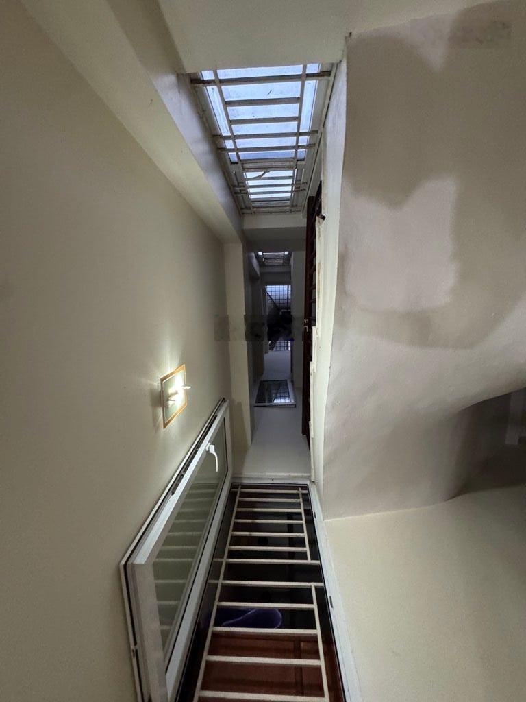 Bán nhà - phương mai - đống đa - 50m - 5 tầng - mặt tiền 5,5m - 19tỷ lô góc 2 mặt thoáng ô tô lù