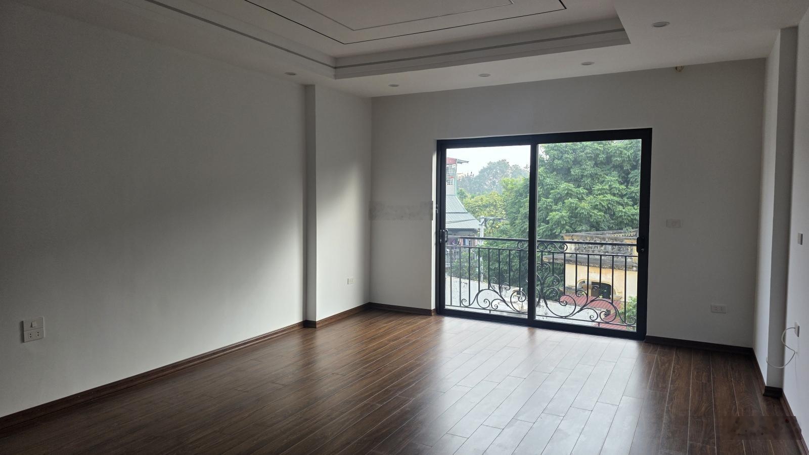 B.á.n nhà đan phượng , ô tô , gara, thang máy nhập, ở sướng 50m2, 9.5 tỷ