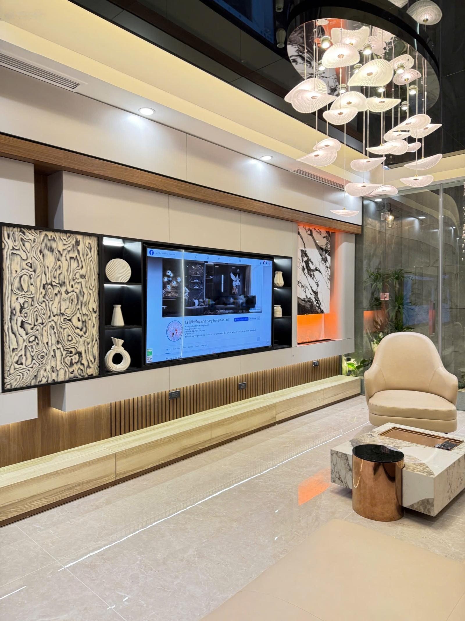 Cực hiếm, bán nhà riêng tại Ngọc Thụy, 80m2, 18,8 tỷ, cách oto tránh 15m, full nội thất cực đẹp