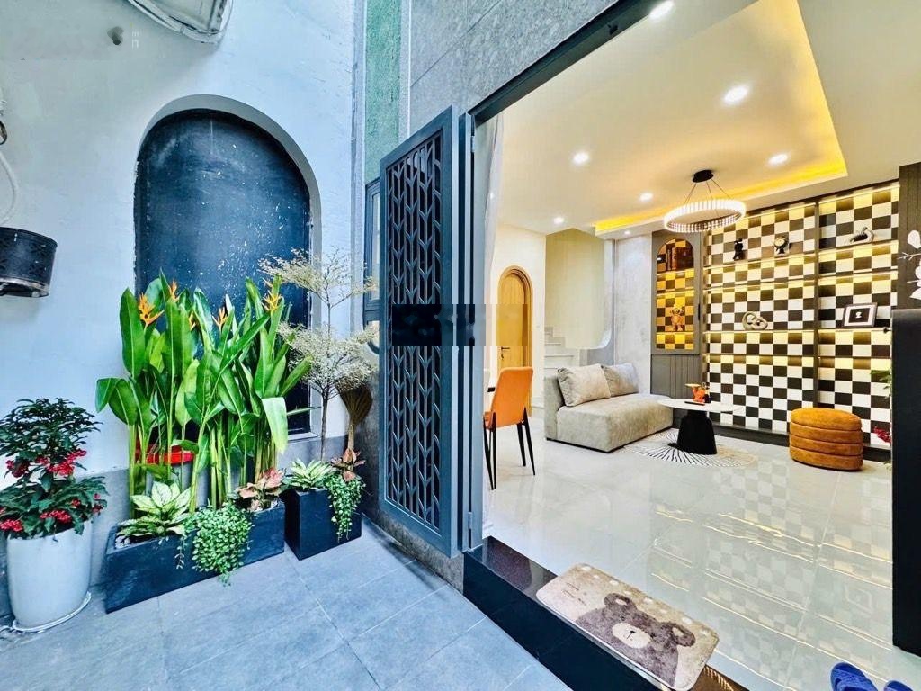 Siêu vị trí - ngã tư Hàng Xanh Điện Biên Phủ - 3 tầng - 3PN 3WC - full nội thất sang xịn - SD 71m2