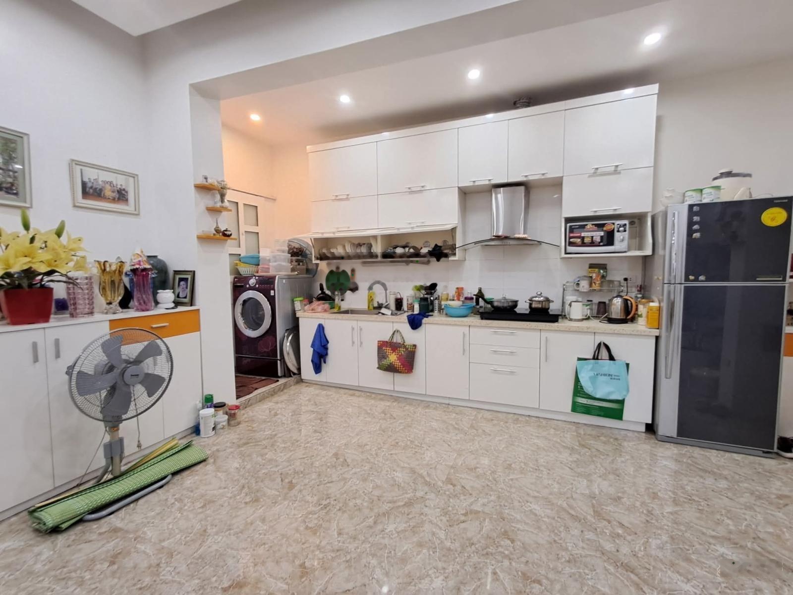 Ngay mặt phố Cửa Nam view vườn hoa khung cột chắc chắn - bạn công thoáng mát - ban công riêng biệt