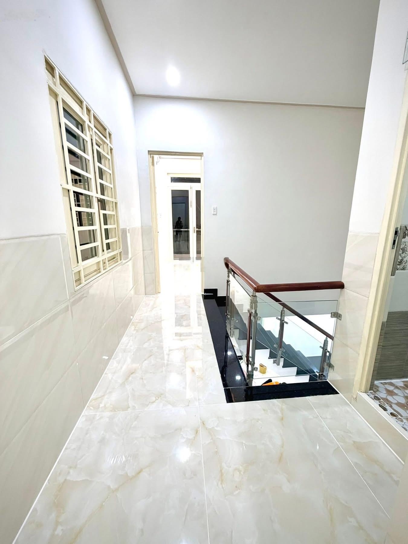 Nhà Đẹp 4x11m 1Lầu Đúc (2PN 2WC) Hẻm 3m Thông. 1/ Văn Cao. Tân Phú