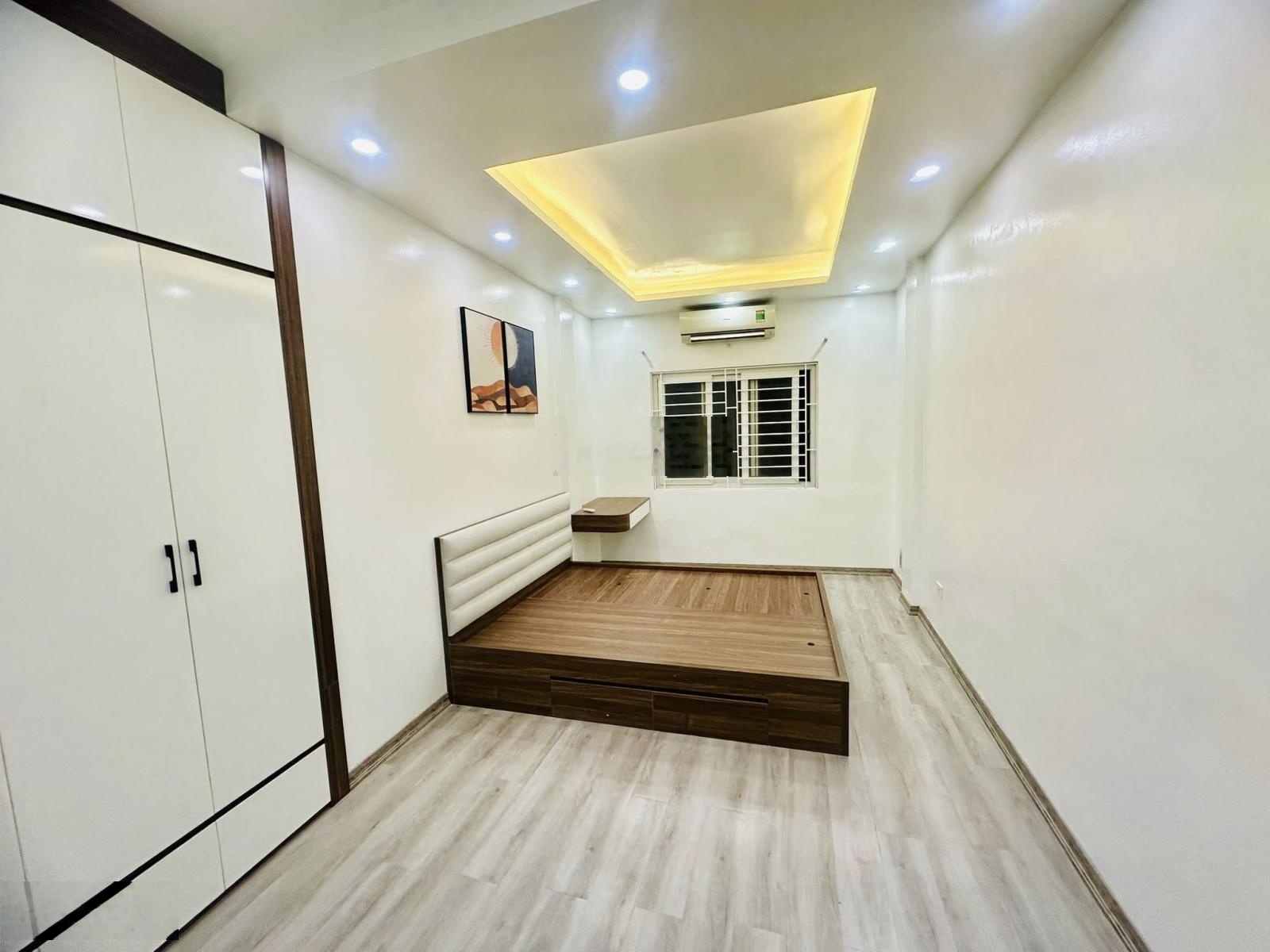 Bán nhà ngõ 175 Lạc Long Quân, cách đường ô tô 30m, 33m2 x5T, 3 phòng ngủ, nở hậu