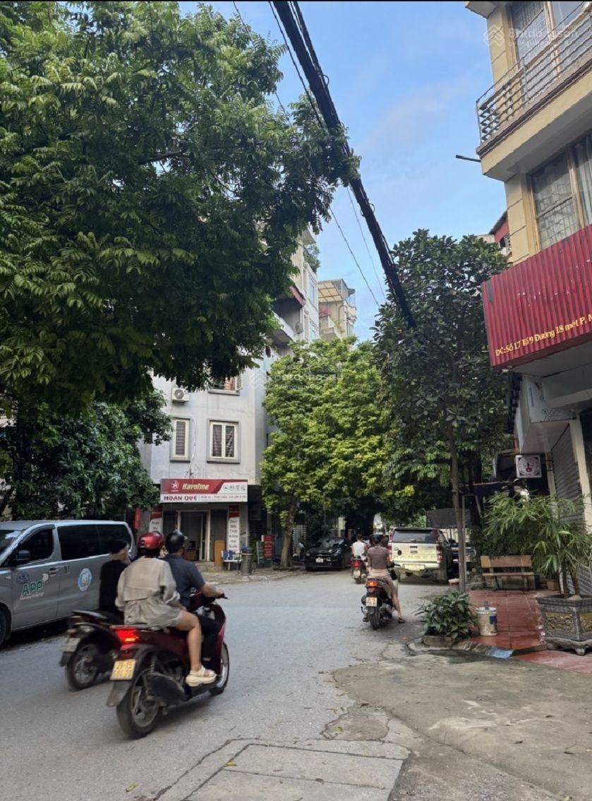 Sản phẩm dành cho khách hàng xây ccmn. Lô góc gần phố Nguyễn Văn Lộc. Giá bán: 170tr/m.