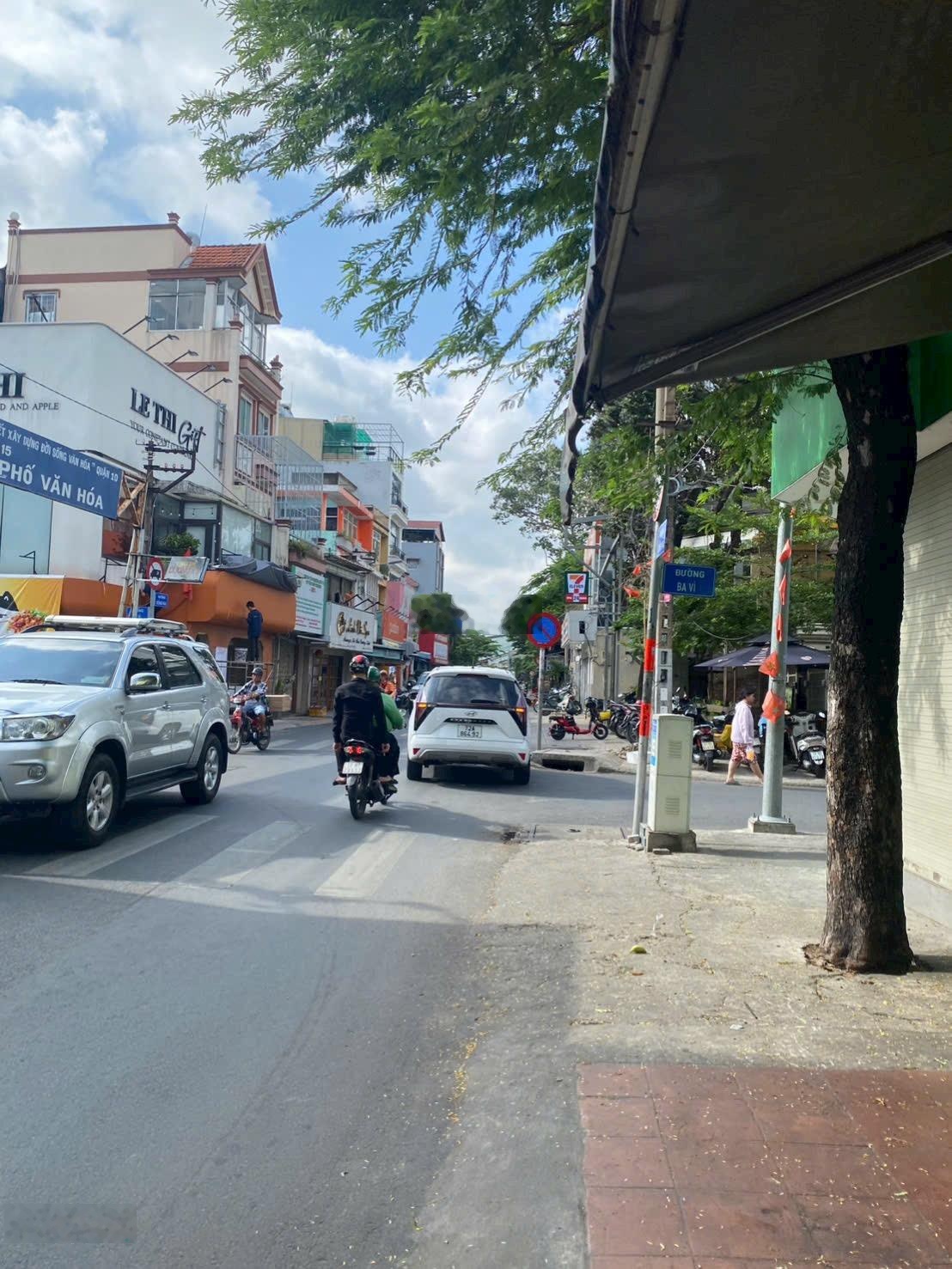 Bán Lô đất đâm đường cho khách đầu tư . 83m2( 5,2m x 16m)Giá 2tỷ380,đường Đoàn Thị Điểm/ Phú Nhuận