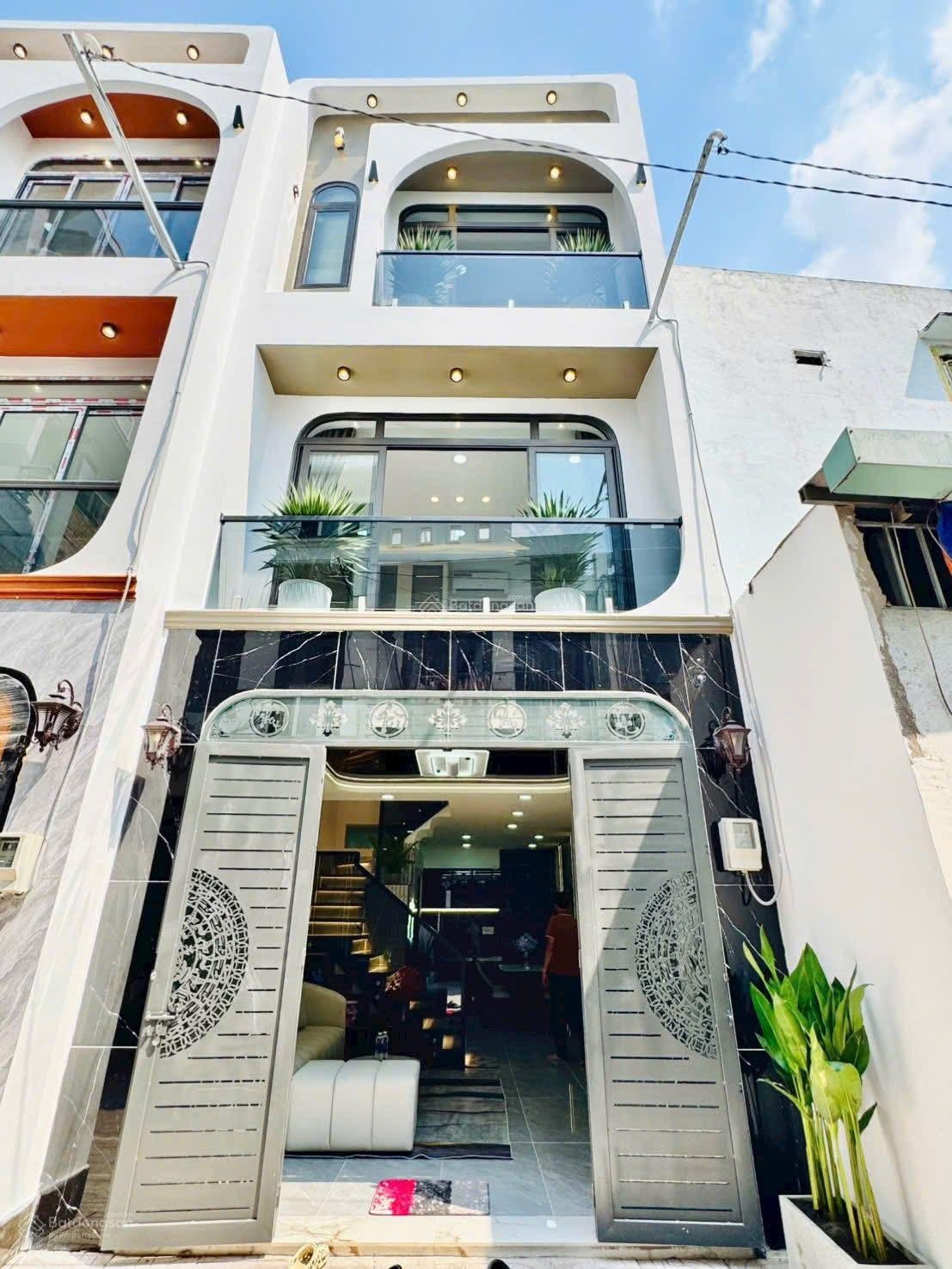 Hạ giá bán nhanh nhà Bùi Văn Ba, Quận 7. Giá:3Tỷ990/52m2. 3Tầng kiên cố. Sổ hồng riêng đã hoàn công