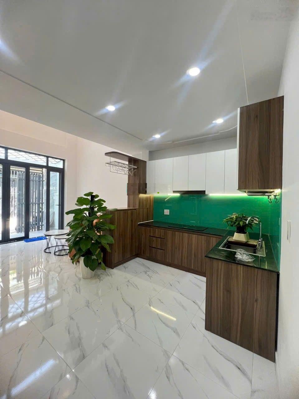 Nhà mới trước tết - đường 160 lã xuân oai - trung tâm tăng nhơn phú giá chỉ 5 tỷ