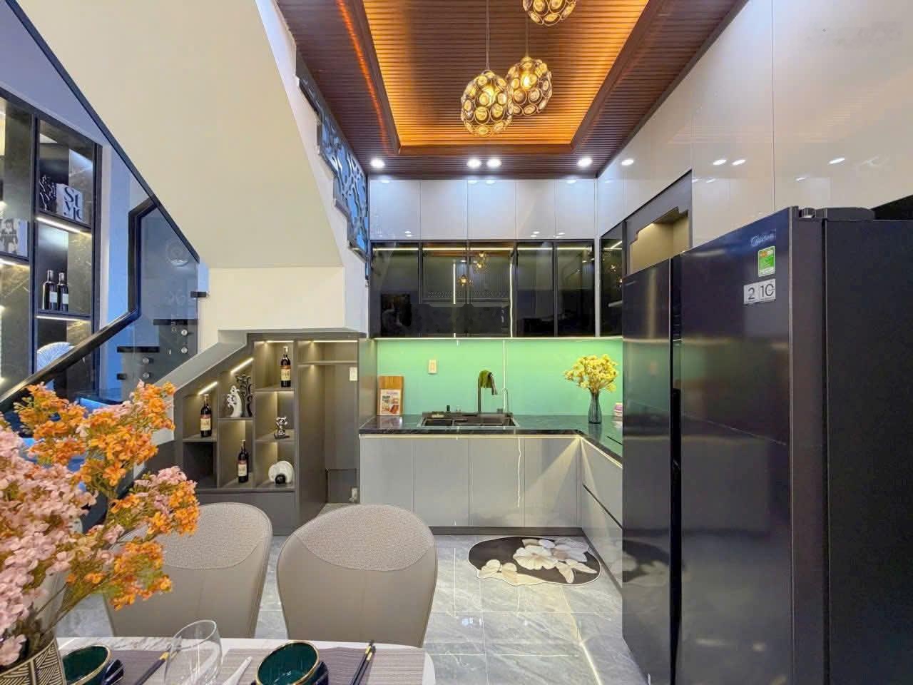 Bán nhà 3 tầng Full Nội Thất Sang Trọng mặt tiền tại Thanh Khê, vị trí vàng