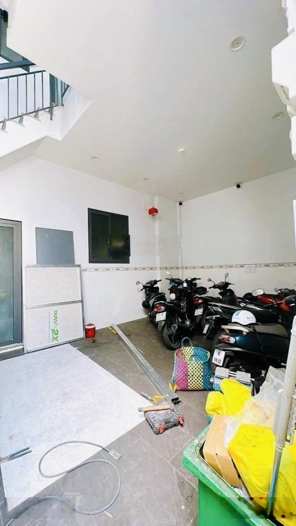 Bán CHDV Q4- DT 81m2-8PN 8WC đang full- 8Tỷ500 Không Thương Lượng