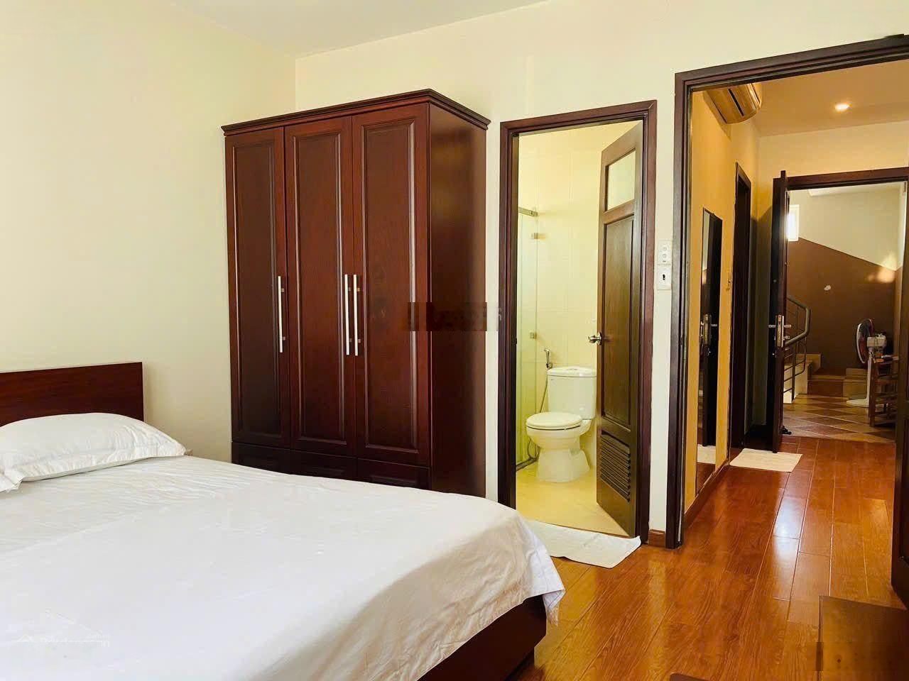 Xuất cảnh bán gấp - Bán nhà Nguyễn Đình Chính 85m² 8 tầng - 31 tỷ