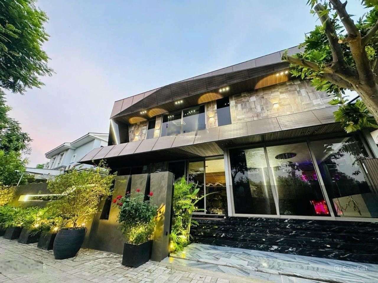 Bán Biệt Thự Vip Ngang 15m Siêu Khan Hiềm Góc 2 Mặt Tiền Trung Tâm Quận 1 - 2 Tầng - Giá: 80 Tỷ