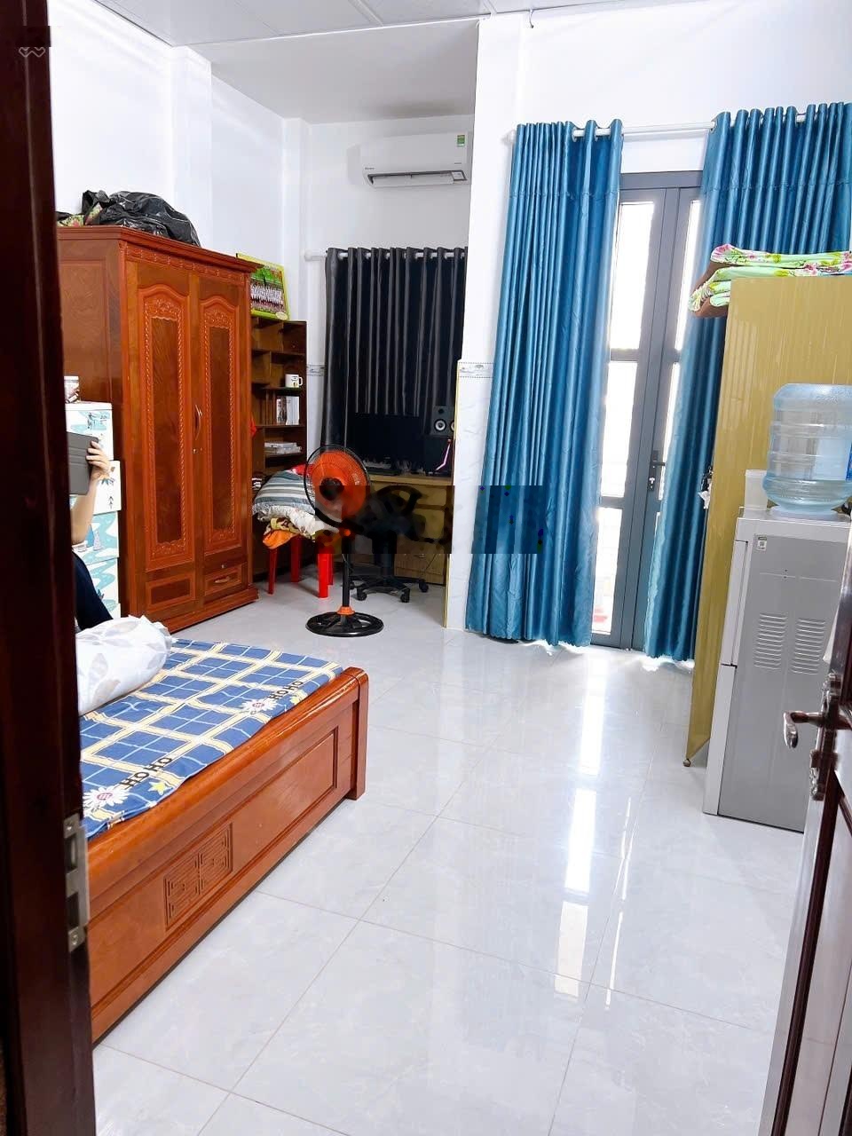 Bán Nhà 2 Tầng Gần MT 60m2 Khu Tân Sơn Nhì Tân Phú 3PN, HXH Đỗ Cửa Có Chỗ Để Xe Riêng, Ko QH.