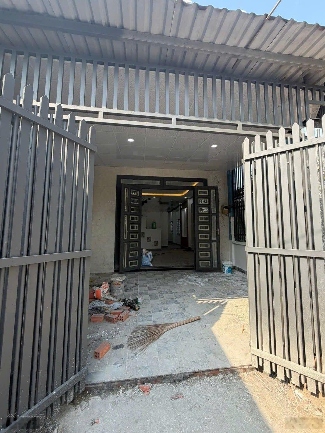 Bán nhà ngay cổng trường cầu xáng tân hiệp, hóc môn