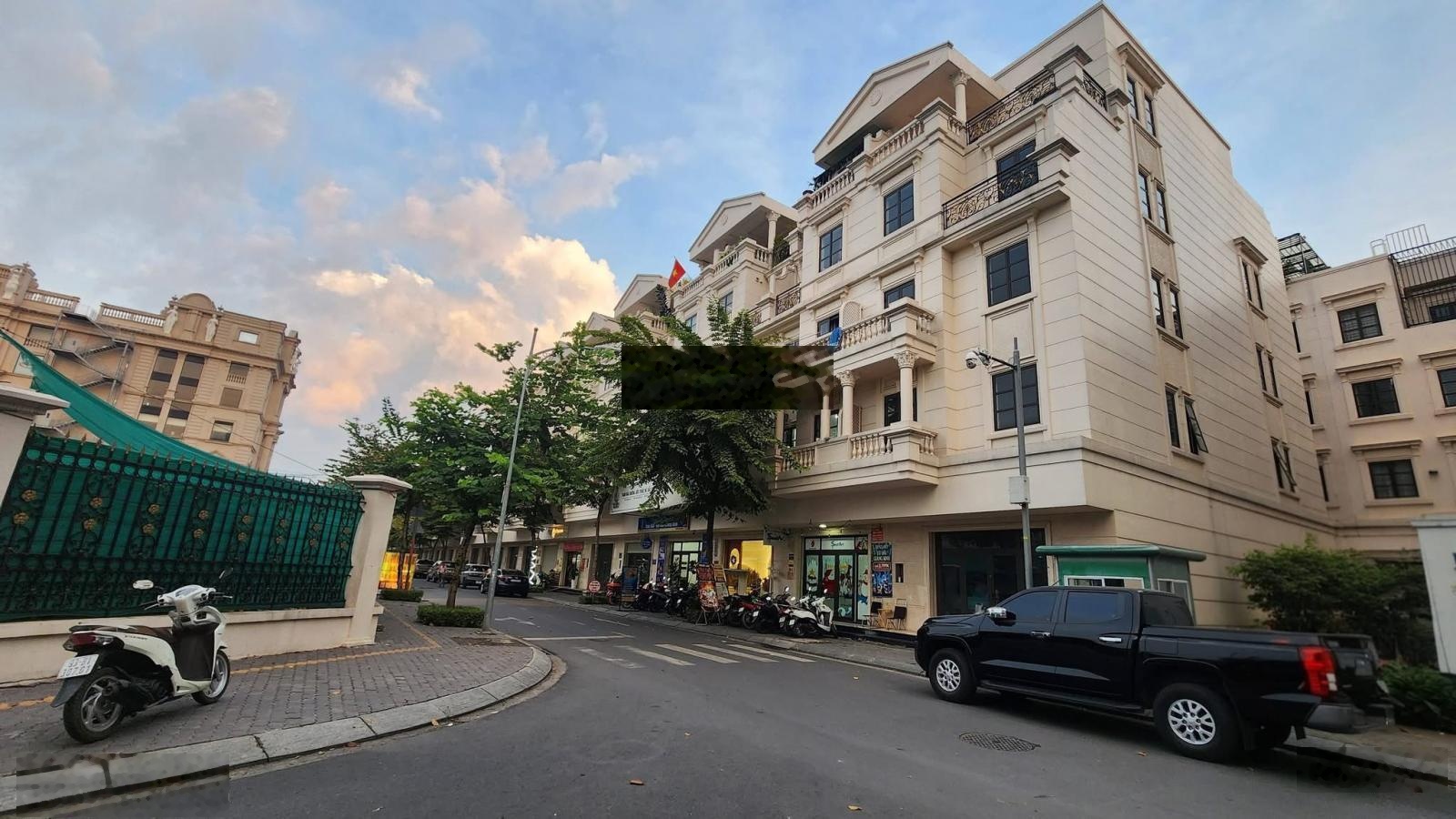 Bán căn góc xẻ khe - 130m2 - 5 Tầng - Giá 28 Tỷ