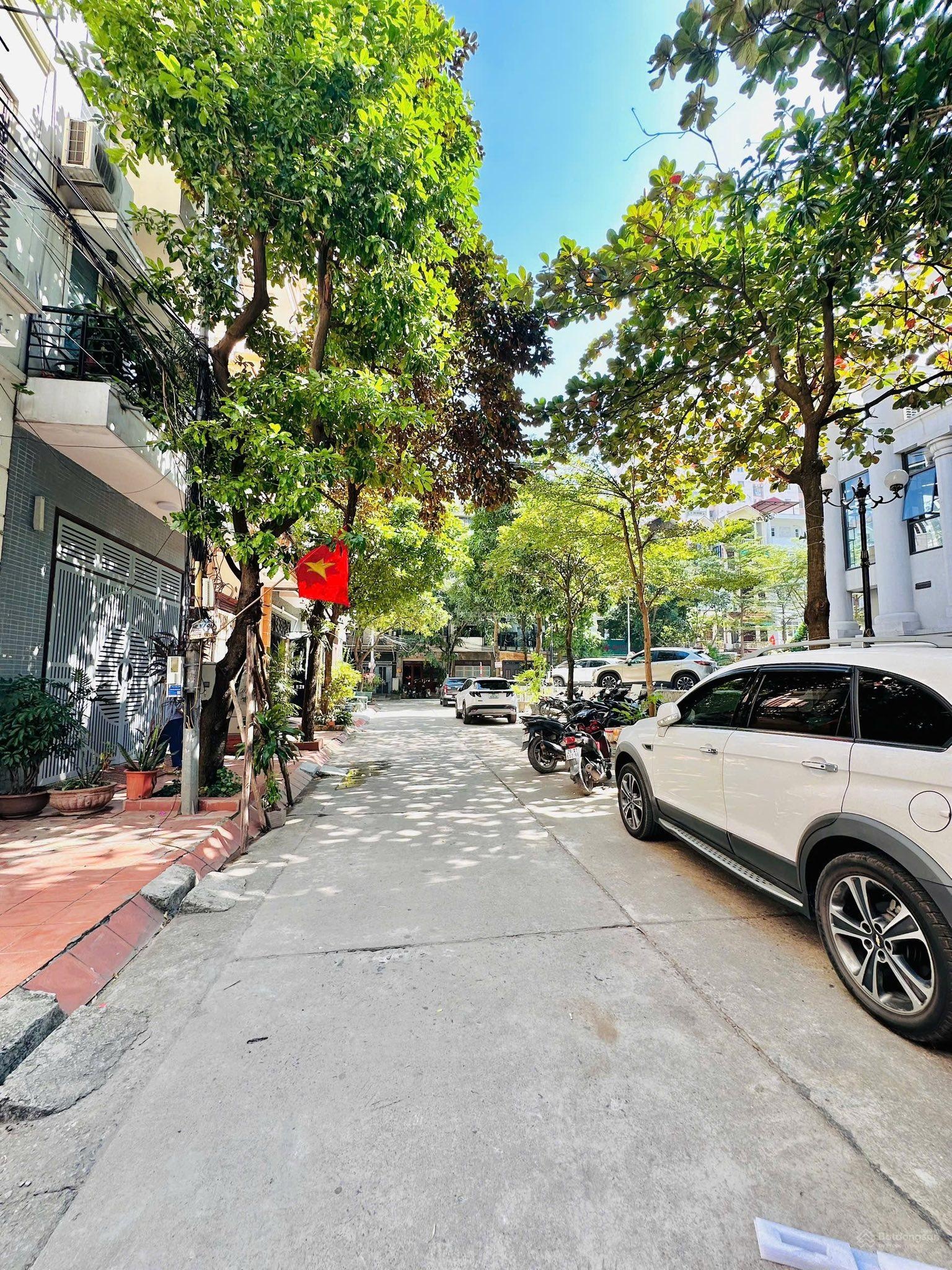 Bán nhà huy du-nam từ liêm, 150m2, mt 8.2m, ô tô đỗ cửa, xây chdv hoặc chia lô/tách thửa.