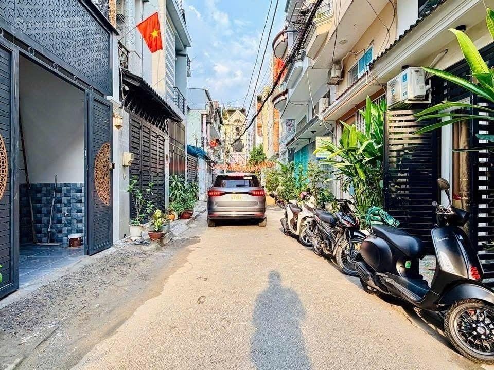 Nhà 5 tầng -mới xây đồng bộ . bùi quang là - hxh - tặng nội thất cao cấp- ngay emart phan huy ích