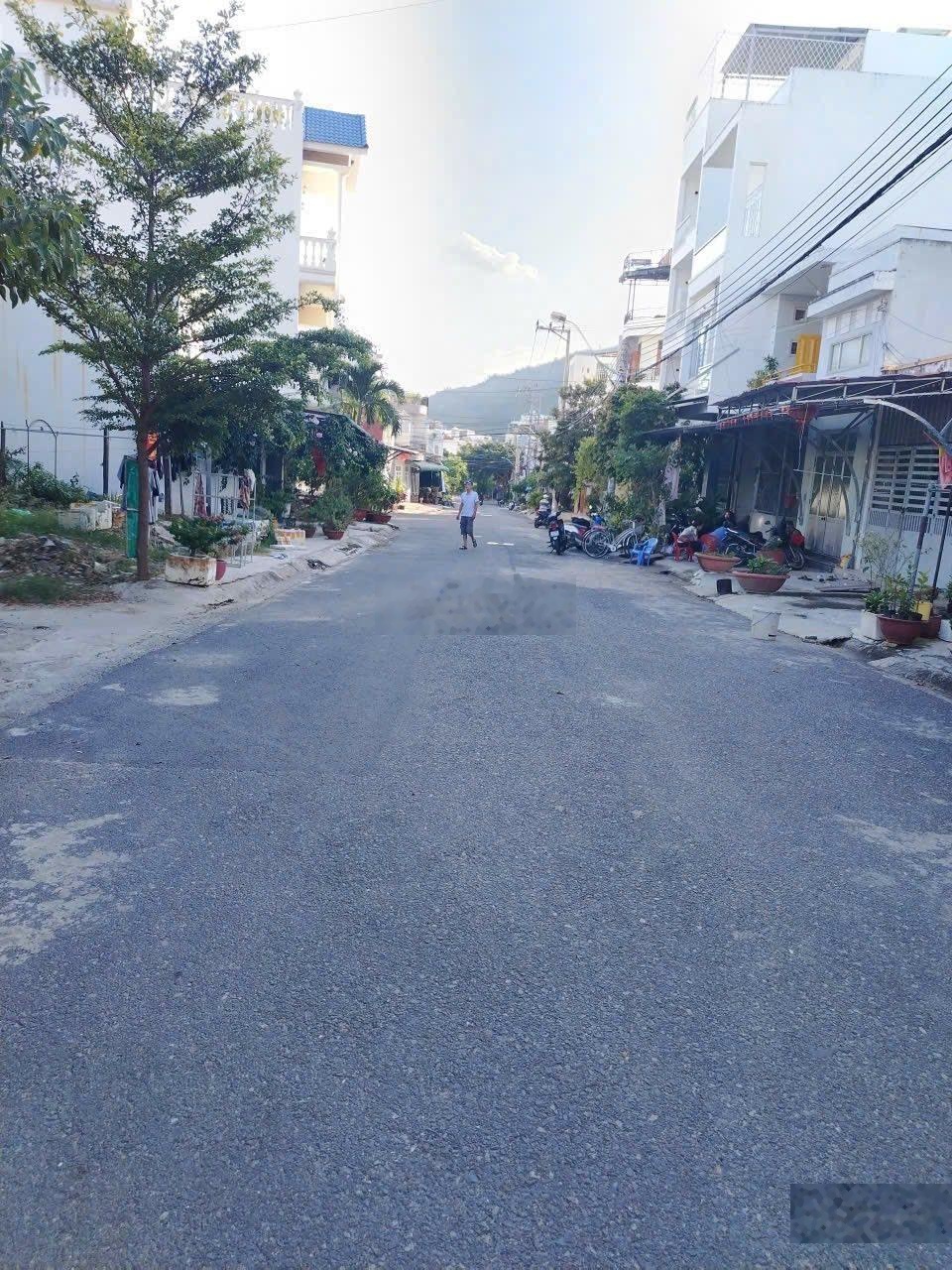 Bán lô đất hòn xện, vĩnh hòa, bắc nha trang, đường 5m, giá chỉ 3,5 tỷ