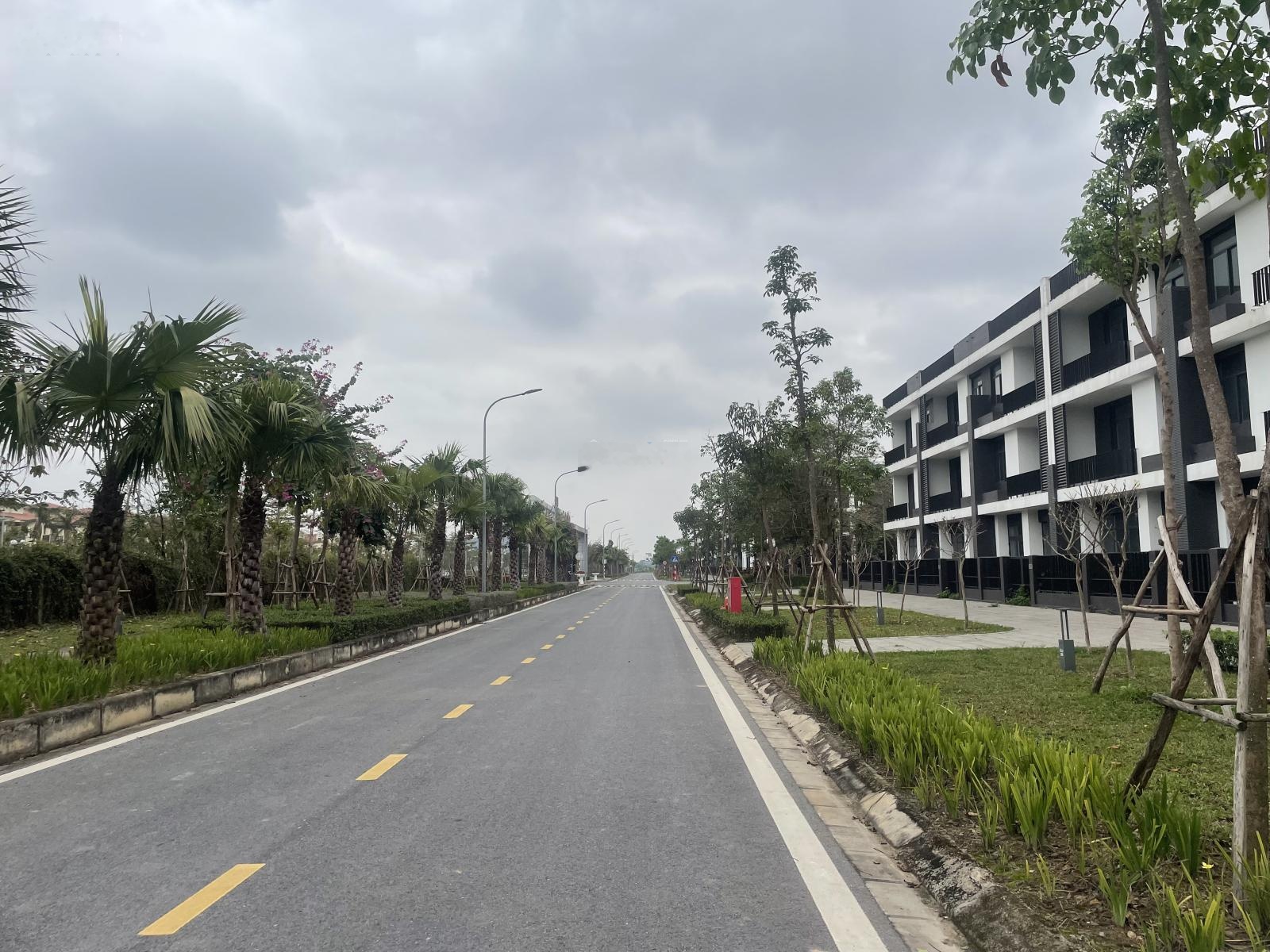 Bán shophouse Hà Đô Charm Villas, 200m2 mặt tiền 8m, nhà 2 mặt đường kinh doanh tốt, giá siêu hời