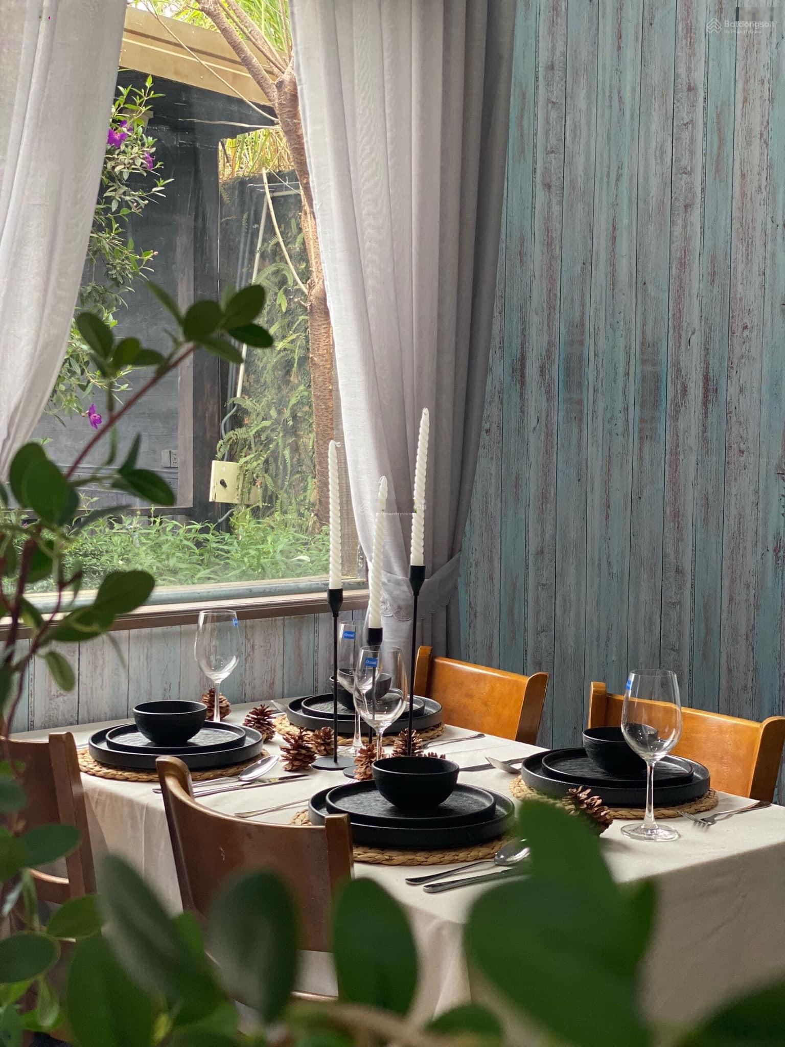 Bán villa 340m2 view đẹp đường ô tô 8m, trái tim ngã 5 ĐH, Đà Lạt