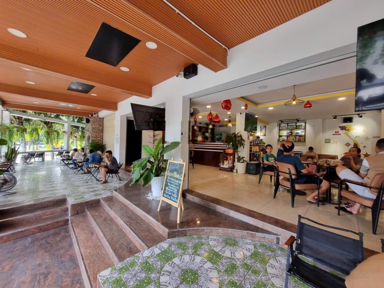 Sang nhượng quán cafe 40x16m, khu dân cư An Sương, Quận 12, hiện đang hoạt động bình thường