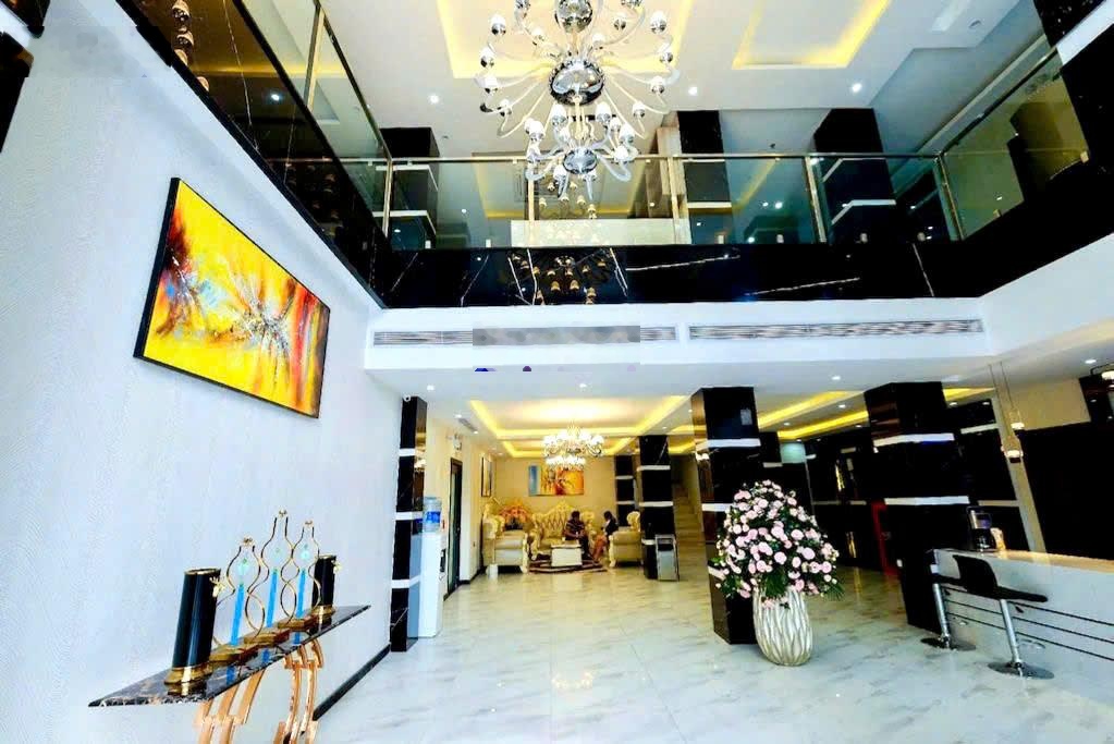 Chưa đến 100tr/m2 toà khách sạn Đường Bình Quới - 20x30m - hầm 7 tầng - 300tr/tháng - giá: 49 tỷ