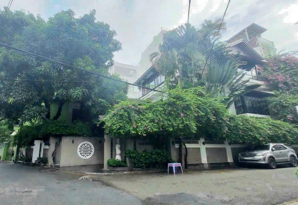 Khuôn đất VIP đẹp nhất khu compound đường Quốc Hương, P. Thảo Điền, Quận 2 - DT 10mx20m- Giá 39 tỷ