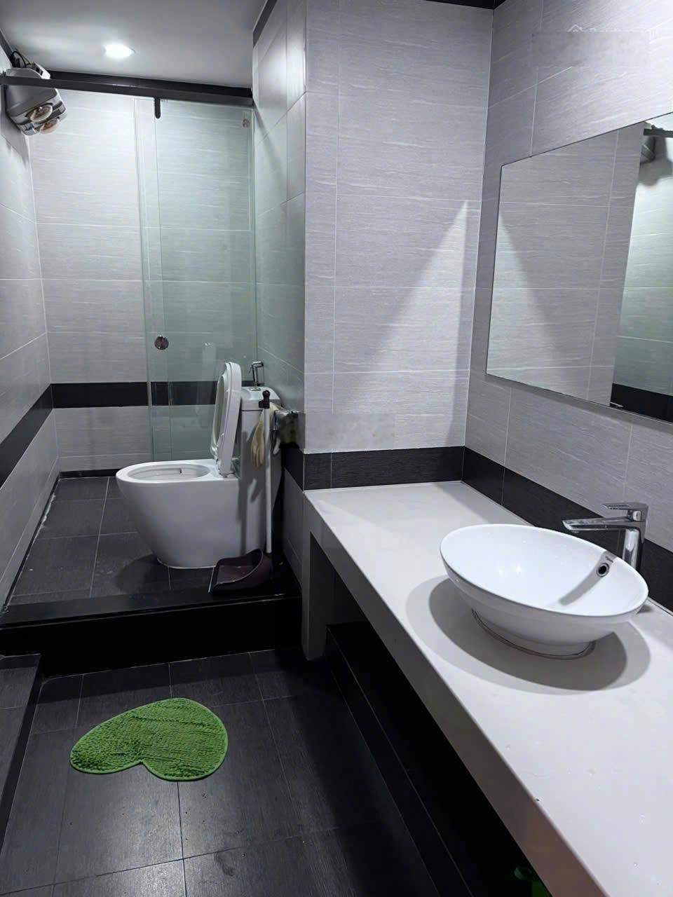 Bán căn hộ 17T6 - Hoàng Đạo Thuý 159m2 3pn 2vs 9,9 tỷ tầng trung, full NT